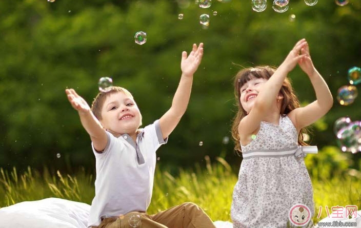 簡(jiǎn)單的親子游戲有哪些 這些親子游戲孩子越玩越聰明 簡(jiǎn)單的親子游戲有哪些 這些親子游戲孩子越玩越聰明