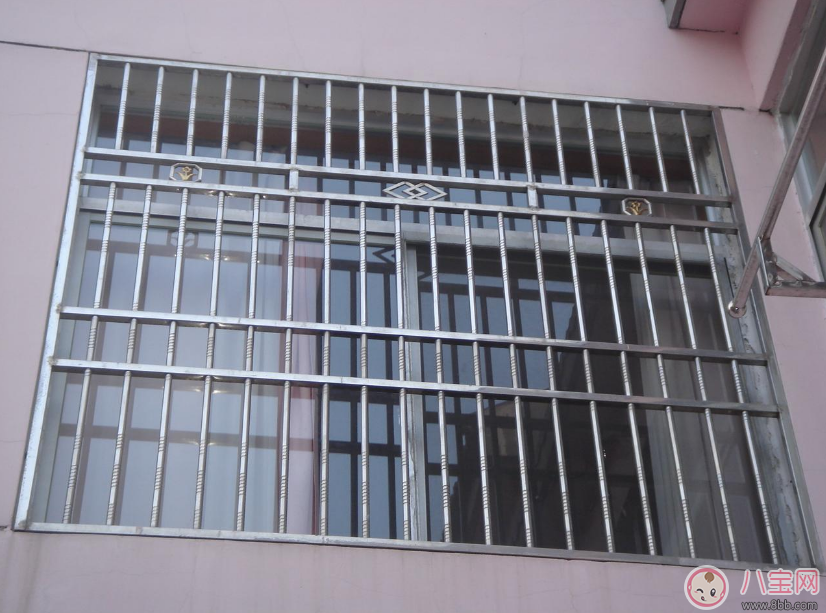 女兒家中獨(dú)處6樓墜亡 孩子安全問(wèn)題家長(zhǎng)一定要注意 女兒家中獨(dú)處6樓墜亡 孩子安全問(wèn)題家長(zhǎng)一定要注意