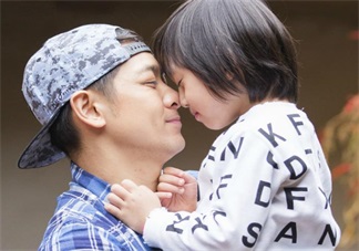 爸爸帶娃只玩手機(jī) 怎么讓爸爸會帶娃