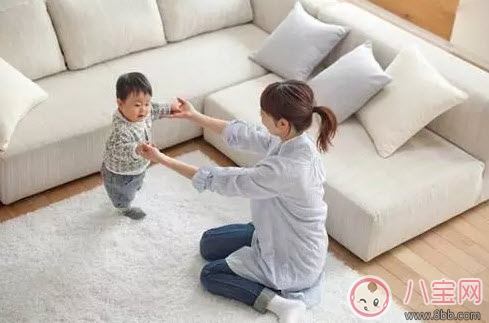 親子游戲讓寶寶輕松學(xué)會(huì)走路 寶寶練習(xí)走路親子游戲