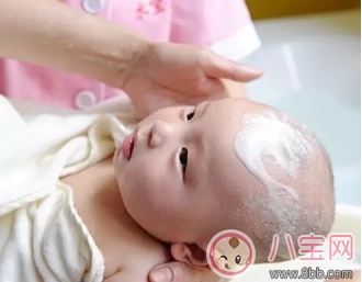新手爸媽夏季給初生兒洗澡莫慌張 掌握方法最重要 新手爸媽夏季給初生兒洗澡莫慌張 掌握方法最重要