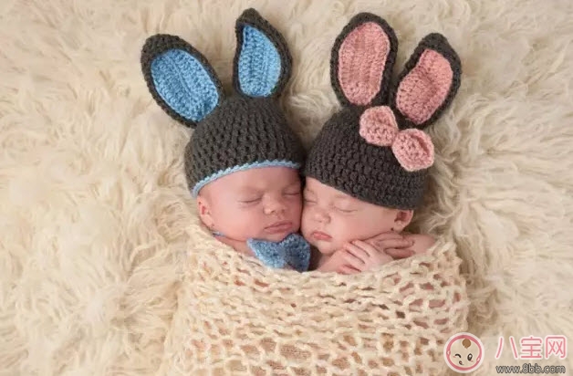 通過睡姿看性格 從小孩睡姿看性格(趴著睡的寶寶喜歡熱鬧)