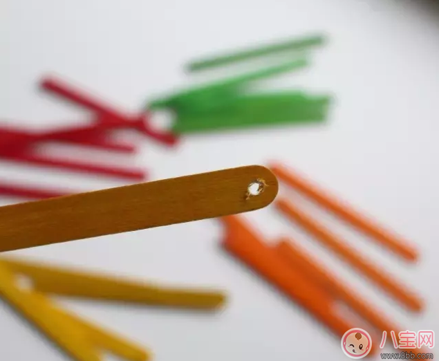 小小冰棍棒大用處 自制玩具來(lái)解暑