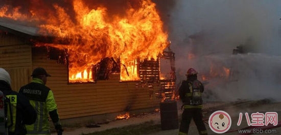 暑假寶寶獨(dú)自在家遇火災(zāi)怎么辦 遇火災(zāi)須知 暑假寶寶獨(dú)自在家遇火災(zāi)怎么辦 遇火災(zāi)須知