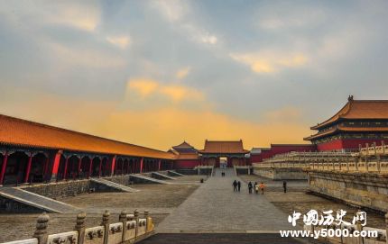 為什么民間流傳故宮房間是九千九百九十九間半？