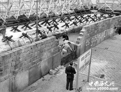 美蘇冷戰(zhàn)歷史簡介美蘇冷戰(zhàn)的結(jié)果和歷史影響