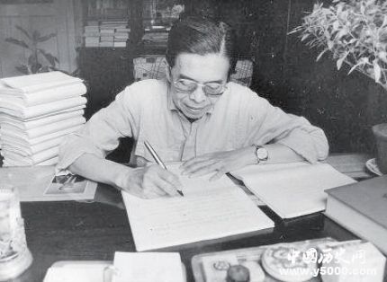 草嬰生平經(jīng)歷簡(jiǎn)介如何評(píng)價(jià)草嬰？