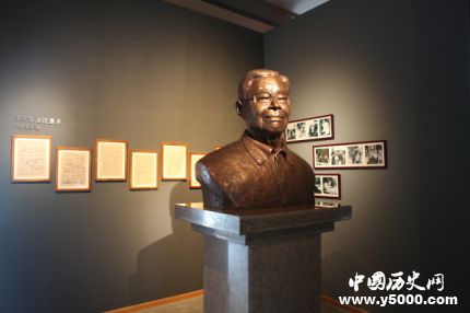 草嬰生平經(jīng)歷簡(jiǎn)介如何評(píng)價(jià)草嬰？