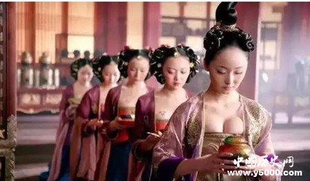 皇帝幼年結(jié)婚啥都不懂怎么辦？