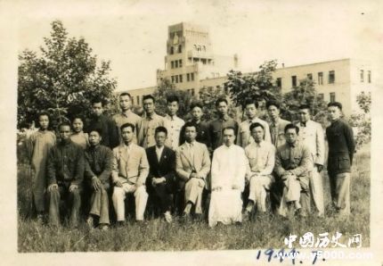 沈?qū)W年生平簡(jiǎn)介沈?qū)W年的成就如何評(píng)價(jià)沈?qū)W年？