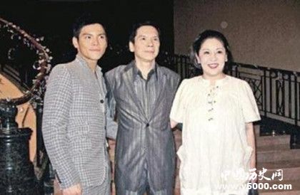 向華強(qiáng)簡(jiǎn)介向華強(qiáng)生平經(jīng)歷影視作品介紹人物評(píng)價(jià)怎么樣 向華強(qiáng)簡(jiǎn)介向華強(qiáng)生平經(jīng)歷影視作品介紹人物評(píng)價(jià)怎么樣