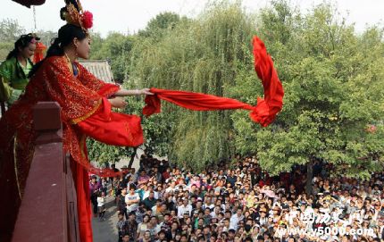 拋繡球寓意拋繡球選夫婿最早源于什么？