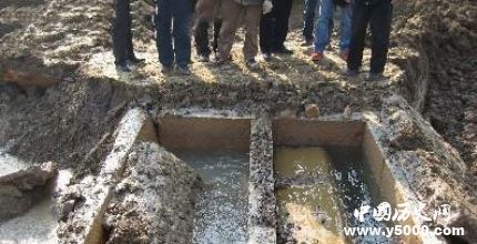 東北夫妻合葬墓出土未分解桑蠶絲是怎么回事？