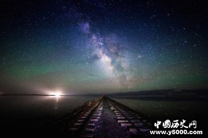 青海茶卡出現(xiàn)極美光柱 光柱現(xiàn)象產(chǎn)生的原因是什么？