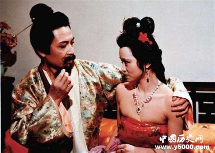 紅樓夢(mèng)賈珍人物形象分析賈珍和秦可卿什么關(guān)系？