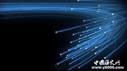 中國(guó)科學(xué)家首次實(shí)現(xiàn)Pbit/s級(jí)光傳輸什么是光傳輸技術(shù)？