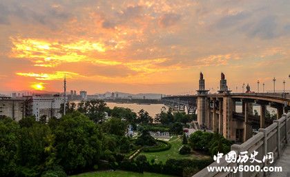 南京長(zhǎng)江大橋簡(jiǎn)介南京長(zhǎng)江大橋歷史多久了