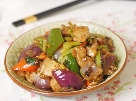 葷素搭配營養(yǎng)的大腸炒五花肉怎么做？