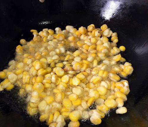 賽蟹黃玉米粒的做法