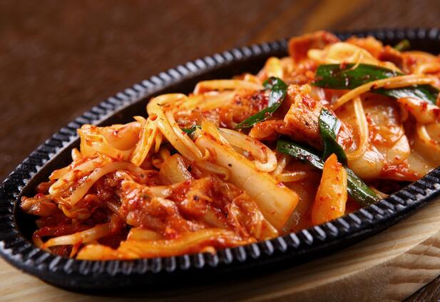 經(jīng)典下飯菜辣白菜炒五花肉怎么做？