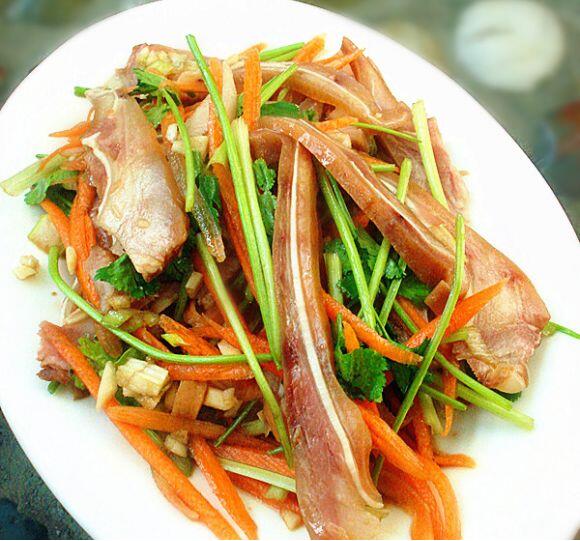 開胃小菜涼拌豬耳怎么做？