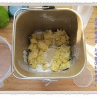 面包機(jī)做全蛋牛奶土司的做法圖解2