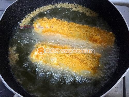 財(cái)源滾滾黃金雞卷的做法