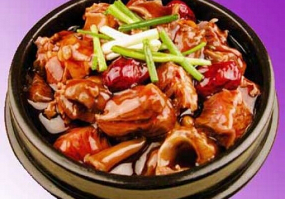 冬季養(yǎng)生菜紅燒鹿肉怎么做？