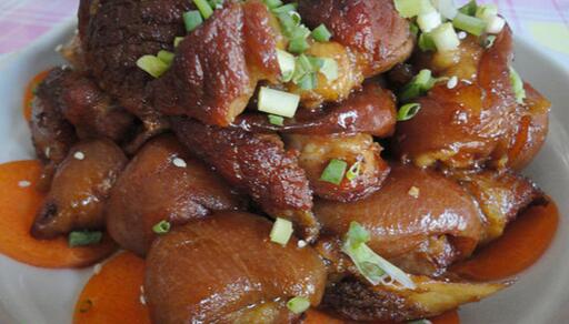 怎么做醬香濃郁的醬燒豬蹄？