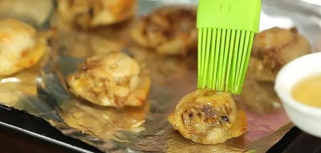 金黃飽滿(mǎn)的芝士雞翅包飯?jiān)趺醋觯?/ data-pbOP=