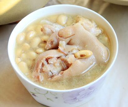 肥而不膩的無油奶香豬蹄湯怎么做？