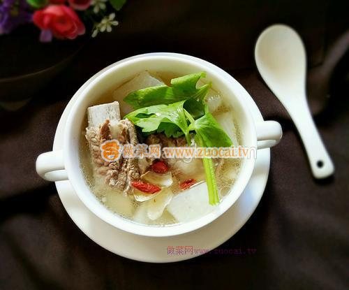 排骨蘿卜百合湯的做法