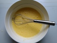 草莓奶油蛋糕卷的做法步驟4