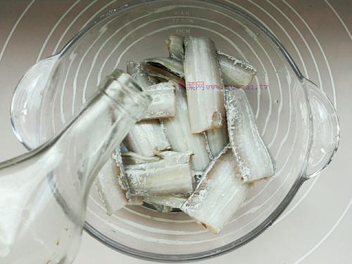 脆皮干炸帶魚的做法