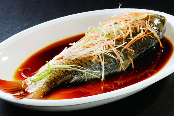 清蒸鯉魚(yú)的做法