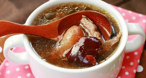 如何做枸杞香菇燉牛腩？