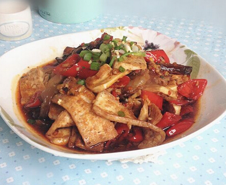 尖椒臘肉炒豆腐怎么做？