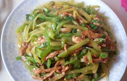 利尿消腫的萵筍炒肉絲怎么做？