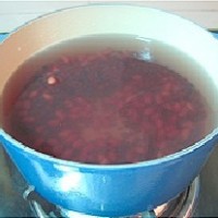 四紅補(bǔ)血養(yǎng)顏粥的做法圖解3