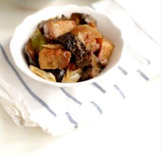 如何做五花肉燒海參？