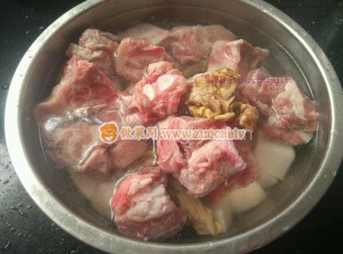 白蘿卜蟶干燉排骨的做法