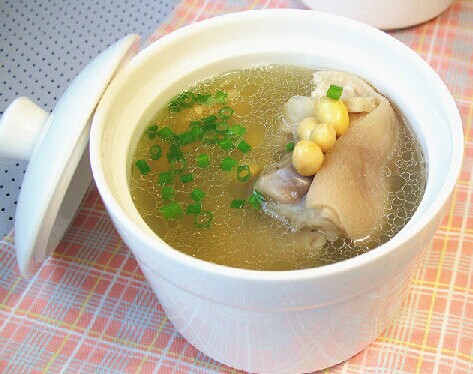 黃豆豬腳湯的做法
