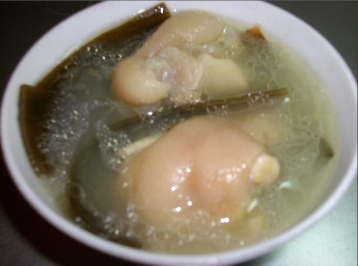 口味清淡的豬手燉海帶怎么做？