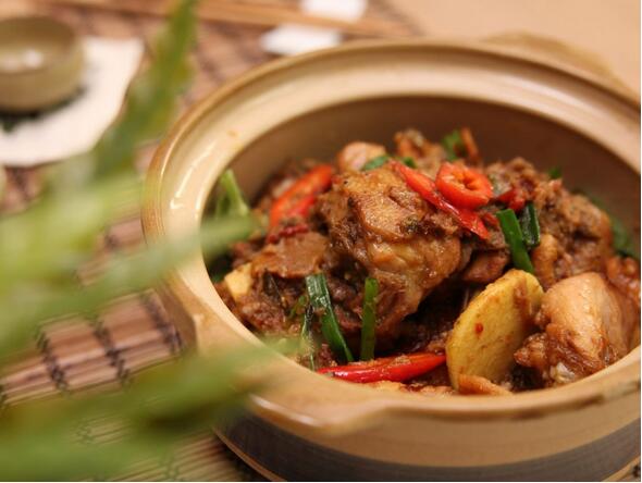 砂鍋美味姜爆蟹粉砂鍋雞怎么做？