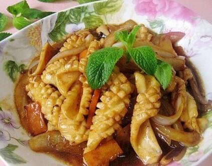 海鮮美味洋蔥炒魷魚怎么做？