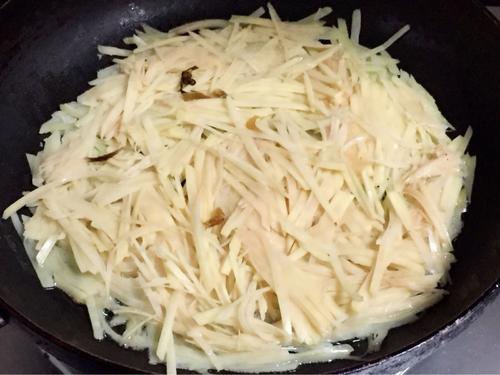 陜北洋芋擦擦的做法