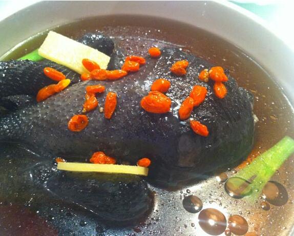 湯鮮味美的清燉烏雞湯怎么做？