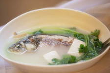 鯽魚(yú)燉豆腐的做法