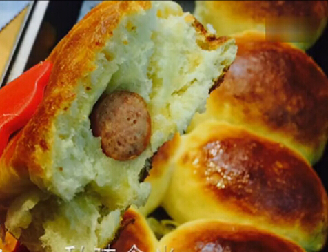 簡(jiǎn)單的熱狗面包怎么做？