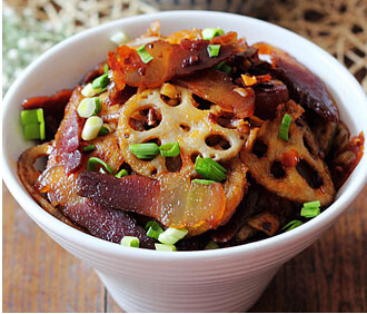 下飯美味干鍋臘肉脆蓮藕怎么做？